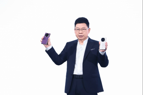 易配宝 手机大厂进入新品发布期，iPhone 17发布前，华为和vivo都上新了